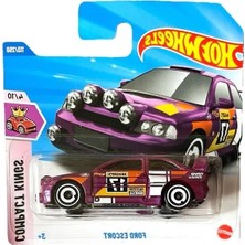 Tekli Hot Wheels Arabası, Ford Escort Modeli ile Eğlence