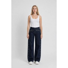 by Eylül Ertürk Gold Detaylı Rahat Kesim Denim Pantolon