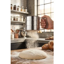Shuvae Home Metal Paslanmaz Un Eleği – Pratik Mekanizmalı Ince Un, Şeker ve Kakao Eleme Süzgeci