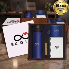 BK Gift Logonuza Özel 10 Adet Ahşap Kutulu Lacivert Kurumsal Hediye Seti – Cam Suluk, Seramik Fincan, Defter ve Kalemli Promosyon Seti