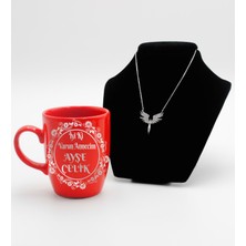 As Gift Anneler Gününe Özel Gold-Gümüş Baskılı Kırmızı Kupa Bardak & Gümüş Mikail Melek Kolye Hediye Seti