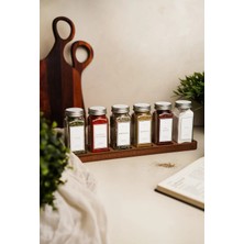 Khakma Uzun Ahşap Standlı 6'lı Cam Baharatlık Seti | 120 ml | Gümüş Kapak Beyaz Etiket | Minimal Tasarım