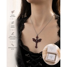 Herşey Nota Kırmızı Kelebek Detaylı Gotik Haç Kolye – Unisex Vintage Stil Zincir Kolye