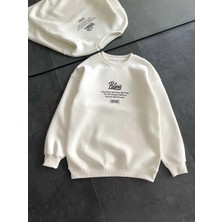 Kışlık Bisiklet Yaka Ön ve Arka Baskılı Sweatshirt - Beyaz