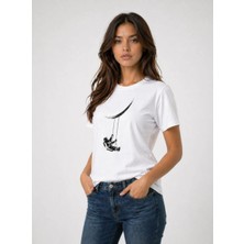 Kadın Astronot Ay Temalı Tişört Kısa Kol Yazlık Bisiklet Yaka T-Shirt - Beyaz