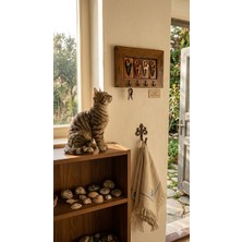 Toprakana Art Rustik Bohem Kedi Temalı Duvar Anahtar Askılığı | El Yapımı Seramik & Ahşap Tasarım 15X22 cm