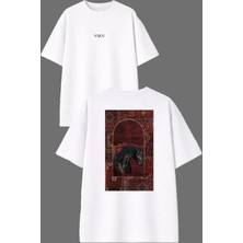 Vsrn Pencereden Bakan At Etnik Halı Tasarım Ön Arka Baskılı Beyaz Oversize T Shirt
