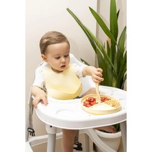Ozcmax Sarı 3’lü Silikon Yemek Seti – Önlük + Diş Kaşıyıcılı Kaşık + Vakumlu Tabbak