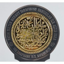 Darphane'nin Kuruluşunun 550. Yılı "fatih Sultan Mehmed Tarafından Bastırılan Ilk Altın Para" Altın ve Gümüş Kaplama Madalyon Özel Mermer Kaidesinde