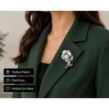 Herşey Nota Premium Hediye Inci Detaylı Çiçek Kadın Broş Gümüş Renk Zirkon Taşlı Rozet