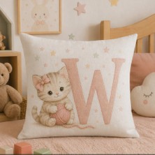 Kadorex Design Sevimli Kedicik Harfli Bebek Odası Kırlent Dekoratif Kılıfı (40 x 40) cm (W) Harfı