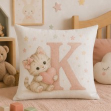 Kadorex Design Sevimli Kedicik Harfli Bebek Odası Kırlent Dekoratif Kılıfı (40 x 40) cm (K) Harfı