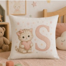 Kadorex Design Sevimli Kedicik Harfli Bebek Odası Kırlent Dekoratif Kılıfı (40 x 40) cm (S) Harfı
