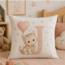 Kadorex Design Sevimli Kedicik Harfli Bebek Odası Kırlent Dekoratif Kılıfı (40 x 40) cm (J) Harfı