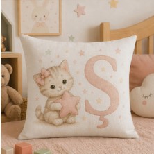 Kadorex Design Sevimli Kedicik Harfli Bebek Odası Kırlent Dekoratif Kılıfı (40 x 40) cm (Ş) Harfı