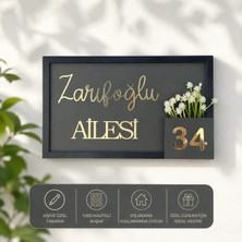 Kişiye Özel Gri Ahşap Çerçeveli Aile Ismi ve Kapı Numarası Tabelası – Dekoratif Kapı Süsü