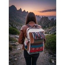 Talin Handmade El Dokuma Yün ve Nubuk Deri Sırt Çantası – Kilim Desenli, Astarlı, Kapaklı Yan Cepli
