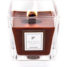 MWX Teknoloji Missi Kare Cam Ahşap Fitilli Dark Kokulu Vegan Mum (8x8 Cm)