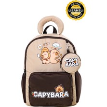 Capybara Orijinal Lisanslı Çocuk Okul / Anaokulu Çantası – Su Geçirmez, Hafif, Ön Cepli, Canlı Renk
