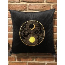 Harmony Factory Güneş ve Ay Nakışlı Siyah Kadife Kırlent Kılıfı Spiritüel Gece Temalı Dekoratif Yastık