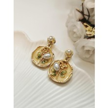 Halley Concept Gold Kaplama Incili ve Gül Figürlü Vintage Sallantılı Küpe