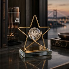 İki Yedi Konsept Yıldız Gold Metal Masa Üstü Aksesuar Kristal Küreli Cam Kaideli Hediyelik Obje 14.5 cm Hediyelik
