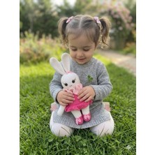 R&S El Örgüsü Amigurumi Sevimli Tavşan Oyuncak - Pembe Elbiseli Fiyonklu