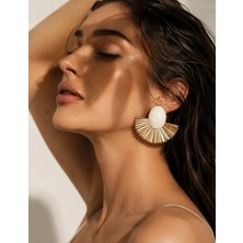 Solare Accessories Beyaz Mineli Detaylı Altın Kaplama Yelpaze Form Vintage Küpe (Hipoalerjik)