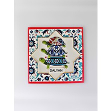 Mundy Dalyan Temalı Polyester Kabartmalı Kaplumbağa Desen Magnet  7 x 7 cm – Dekoratif Hediyelik Buzdolabı Süsü  (KOD:1160)