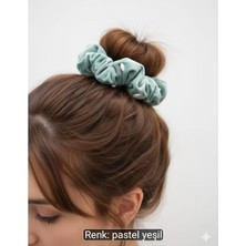Bodrum Asel Zarif Inci Detaylı Kadife Scrunchie Toka - Estetik Topuz Tokası, Yumuşak Doku Saç Aksesuarı, Pastel Yeşil