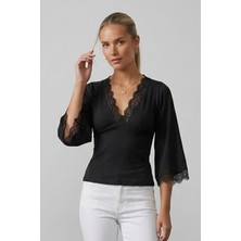Şiir Quıt Slim Fit Bele Oturan V Yaka Dantel Detaylı Volan Kollu Kadın Bluz & Top & Tshirt -