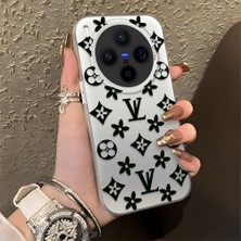 HONTINGA Vivo X300 ile Uyumlu Kılıf Silikon Kenar Sert Arka Kamera Koruyucu Basitlik Anti Düşme Kamera Korumalı Marka Desen Couple Telefon Kılıfı Kadın ve Erkek Için Uygundur K1-1326