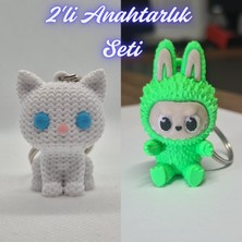 3D Atölye Maker Beyaz Örgü Desenli Kedi ve Yeşil Labubu Anahtarlık