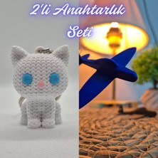 3D Atölye Maker  Beyaz Örgü Desenli Kedi ve Mavi Uçak Anahtarlık