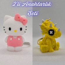 3D Atölye Maker  Beyaz Hello Kitty ve Sarı Örgü Desen Triceratops Anahtarlık