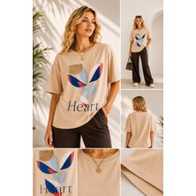 Palenaole Butik Yazı ve Çiçek Desenli Bisiklet Yakalı Kısa Kollu Kadın Tişört