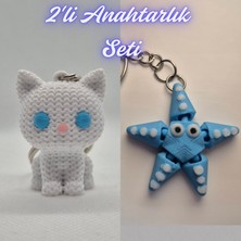 3D Atölye Maker  Beyaz Örgü Desenli Kedi ve Açık Mavi Hareketli Deniz Yıldızı Anahtarlık