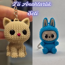 3D Atölye Maker  Krem Örgü Desenli Kedi ve Açık Mavi Labubu Anahtarlık