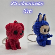 3D Atölye Maker  Kırmızı Örgü Desenli Köpek ve Mavi Labubu Anahtarlık