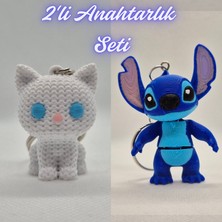 3D Atölye Maker  Beyaz Örgü Desenli Kedi ve Mavi Esnek Stitch Anahtarlık