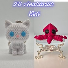 3D Atölye Maker  Beyaz Örgü Desenli Kedi ve Kırmızı Kalamar Anahtarlık