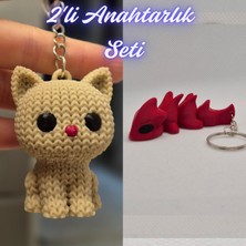 3D Atölye Maker  Krem Örgü Desenli Kedi ve Kırmızı Esnek Ejder Anahtarlık