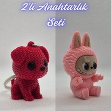 3D Atölye Maker  Kırmızı Örgü Desenli Köpek ve Açık Pembe Labubu Anahtarlık