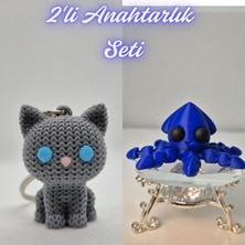 3D Atölye Maker  Gümüş Örgü Desenli Kedi ve Mavi Kalamar Anahtarlık