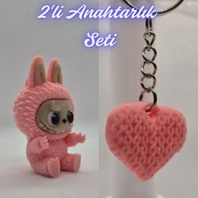 3D Atölye Maker  Açık Pembe Labubu ve Açık Pembe Örgü Desenli Kalp Anahtarlık