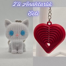 3D Atölye Maker Beyaz Örgü Desenli Kedi ve Itfaiye Kırmızısı Hareketli Kalp Anahtarlık