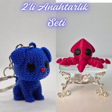 3D Atölye Maker  Mavi Örgü Desenli Köpek ve Kırmızı Kalamar Anahtarlık