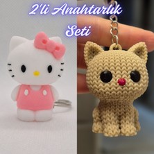 3D Atölye Maker  Beyaz Hello Kitty ve Krem Örgü Desenli Kedi Anahtarlık