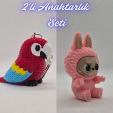 3D Atölye Maker  Kırmızı Örgü Desen Papağan ve Açık Pembe Labubu Anahtarlık