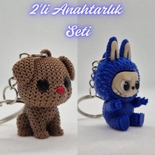 3D Atölye Maker  Koyu Kahverengi Örgü Desenli Köpek ve Mavi Labubu Anahtarlık